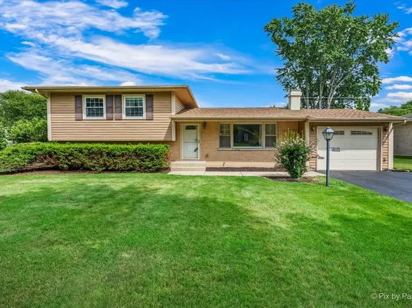 189 Evergreen Pkwy, Crystal Lake, IL 60014