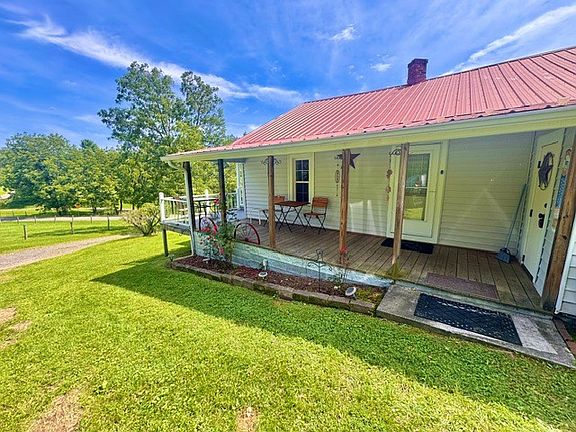 3rd image of 33 Four Oaks Ln