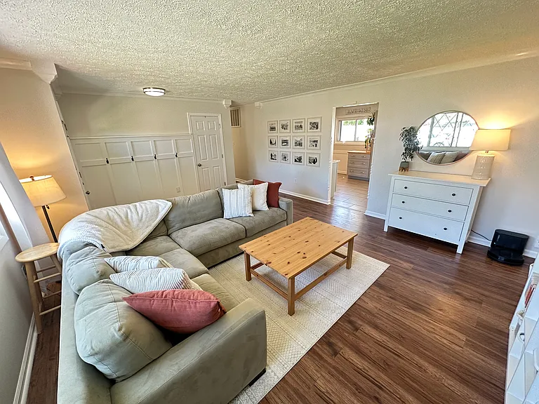10411 Farrar Ave — Photo 9