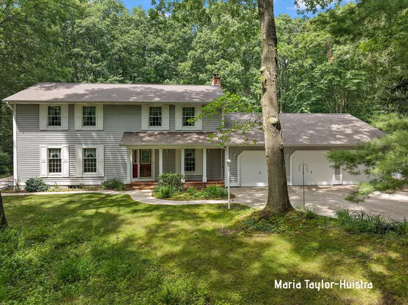 16945 Aliquot Dr, West Olive, MI 49460