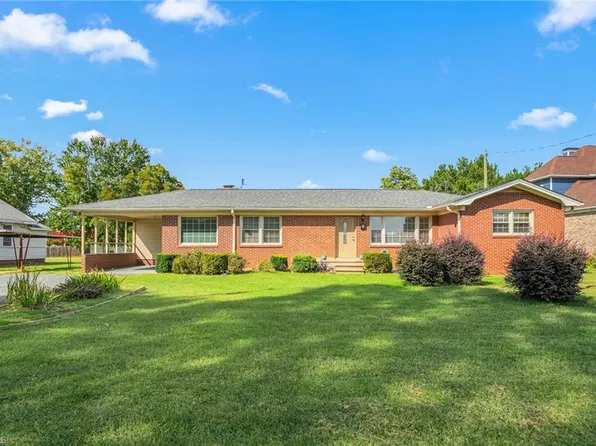 126 Andrews Ave, Graham, NC 27253