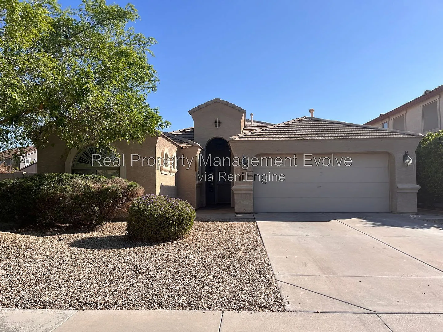 3 bed, 2.0 bath, 1845 sqft, $1,895 — Photo 2