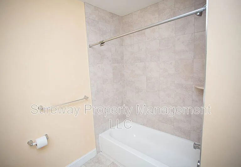 1 Tweentown Close — Photo 33