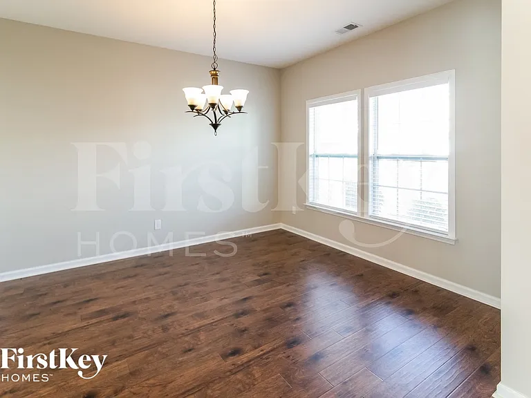 423 Mountain Laurel Cir — Photo 5