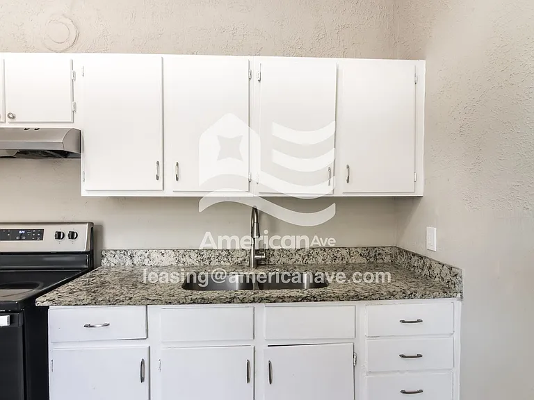 20364_007_kitchen_7.jpg