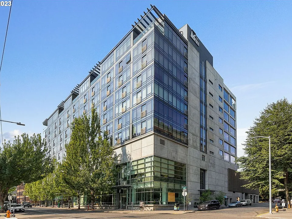 1410 NW Kearney St #612