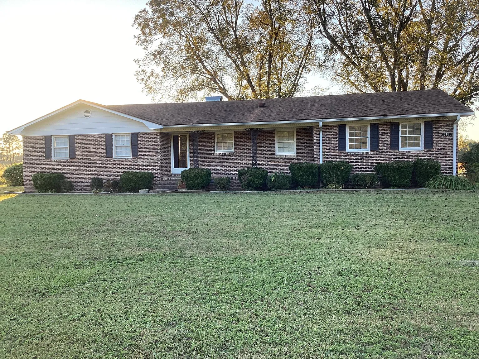 3 bed, 2.5 bath, 1600 sqft, $1,100 — Photo 1