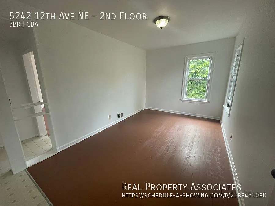 University District Three Bedroom — Photo 1