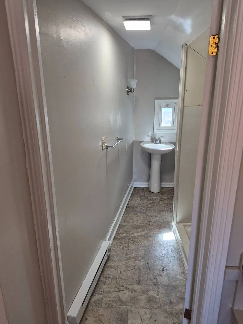 2-bedroom, 1-bathroom single-family home located in Chambersburg Borough — Photo 3