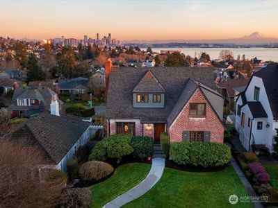 2228 Eastmont Way W, Seattle, WA, 98199