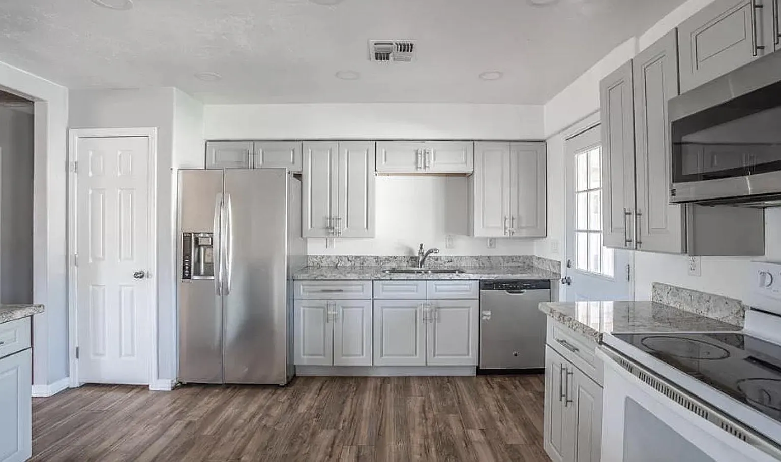 1233 S Hardy Dr — Photo 4