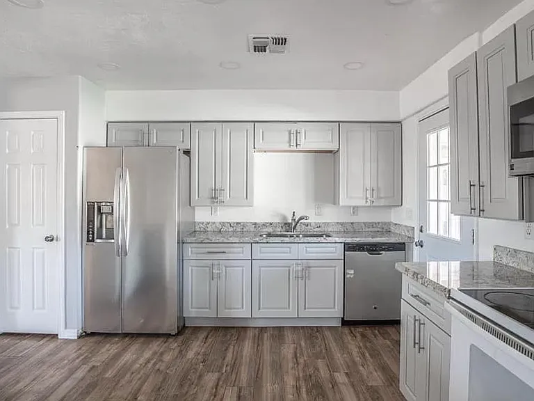 1233 S Hardy Dr — Photo 4