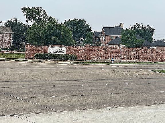 4th image of 600 Killarney