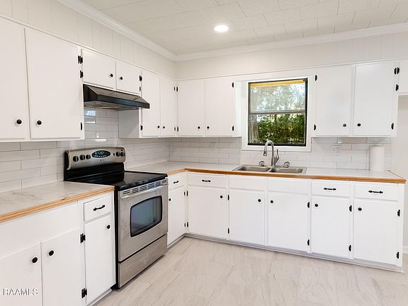 4th image of 404 Rampart St