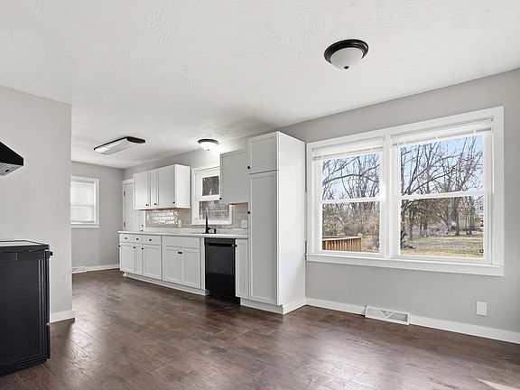 5th image of 1504 W Loren Street