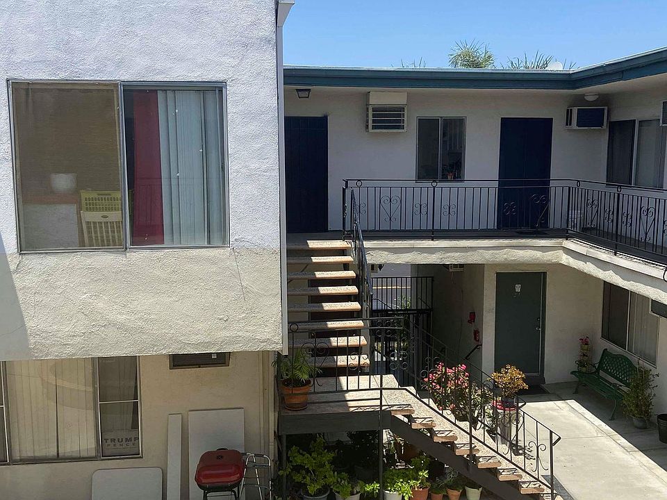 1st image of 5744 Laurel Canyon Blvd #27
