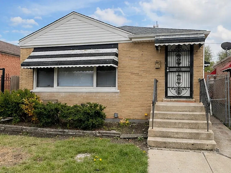 2321 W 81st Pl — Photo 1