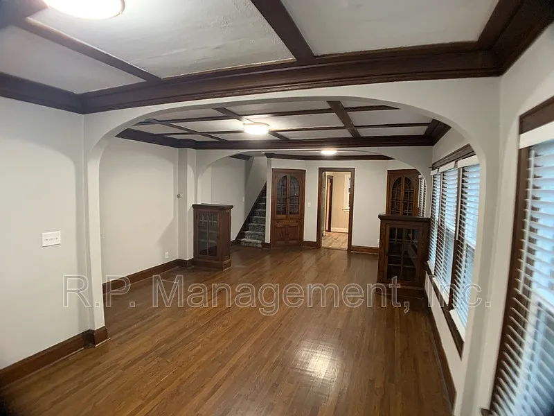 3 bed, 2.0 bath, 1600 sqft, $1,899 — Photo 2