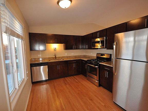 3rd image of 7609 W Moorefield Dr