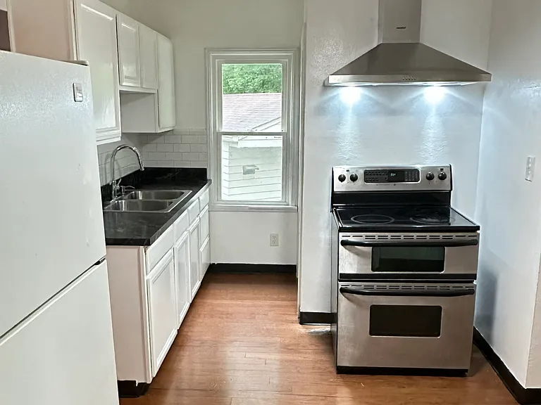 18201 Royalton Rd — Photo 4