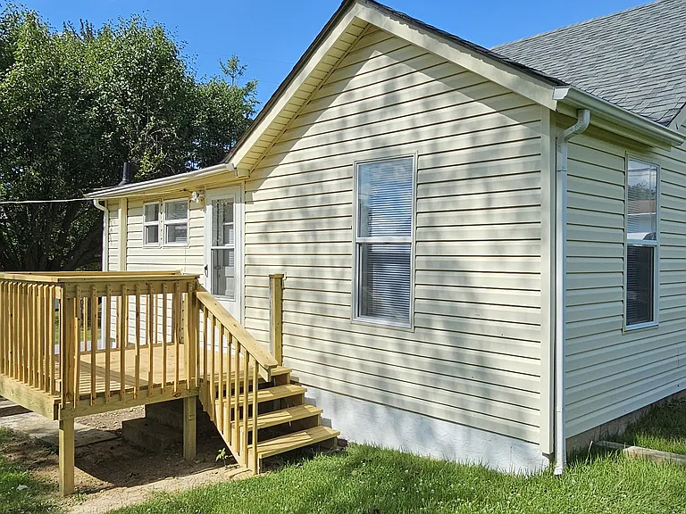 395 Clearview Dr — Photo 1