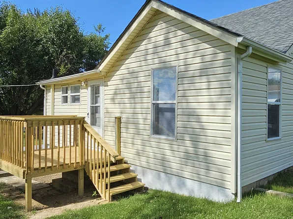 395 Clearview Dr, Christiansburg, VA 24073