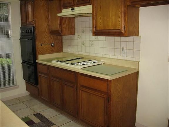 5th image of 3702 Village Grove Dr