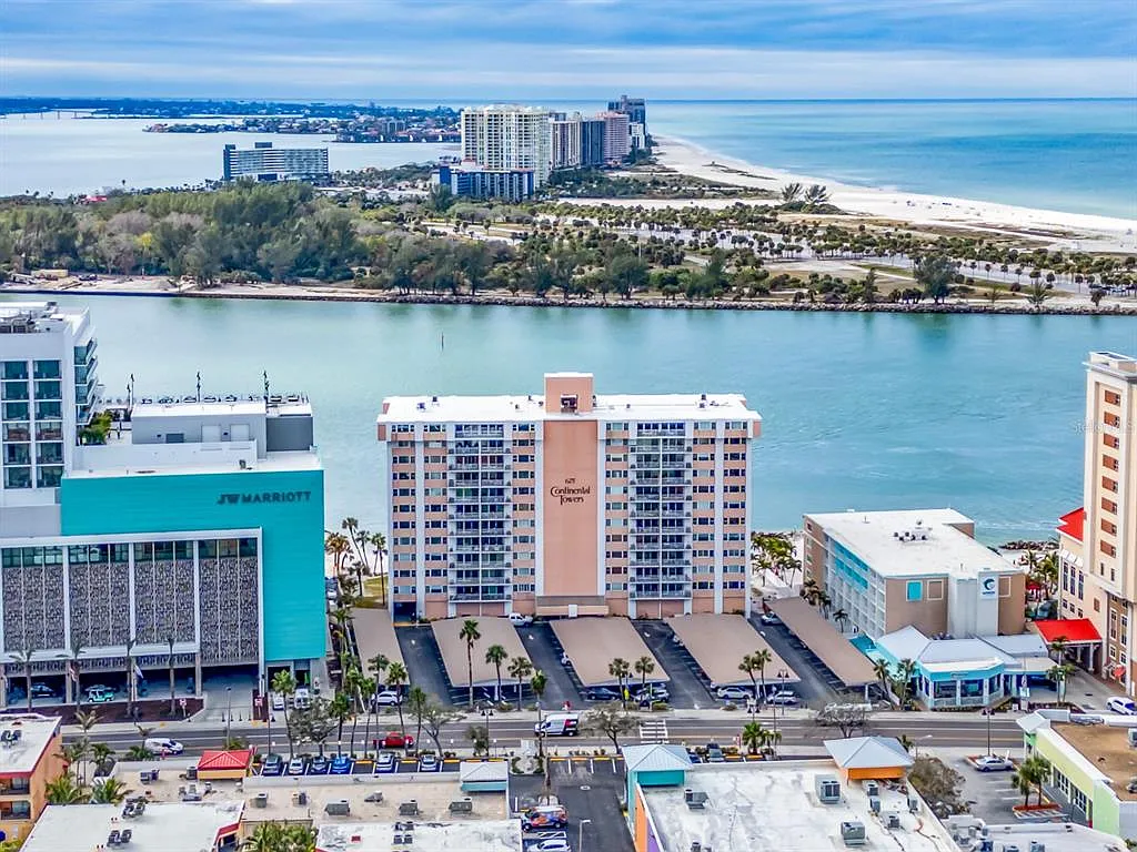 1 bed, 1.5 bath, 1111 sqft, $2,500 — Photo 2