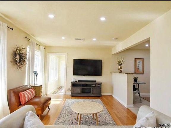 3rd image of 359 Maplewood Ln