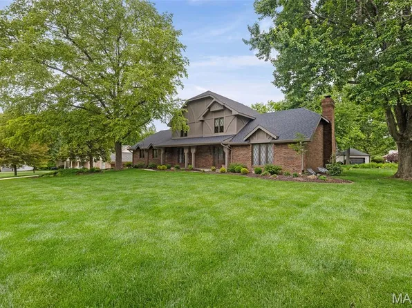147 Ginger Dale Dr, Glen Carbon, IL 62034