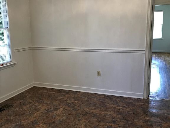 5th image of 224 Holly Dr