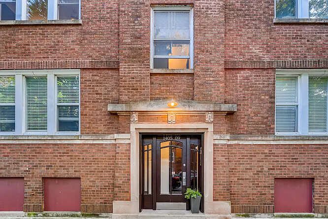 1st image of 1405 W Rosemont Ave #2