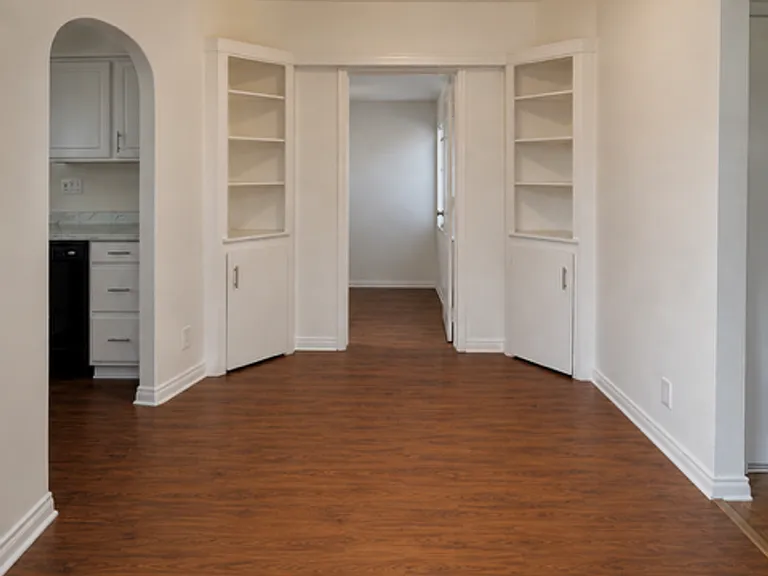 5016 Kester Ave — Photo 5