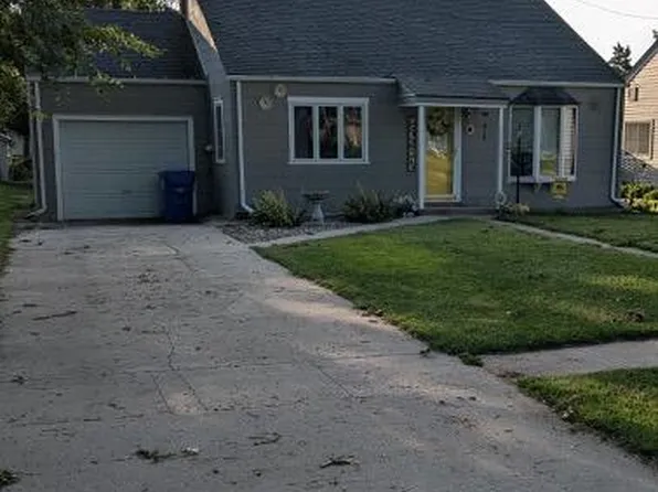 817 N Frost Ave, Avoca, IA 51521