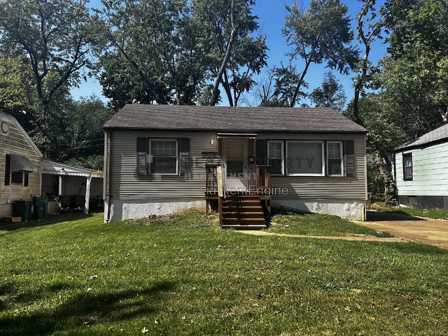 3 bed, 1.5 bath, 1152 sqft, $1,350 — Photo 1