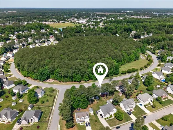304 Wellington Cir, Smithfield, VA 23430