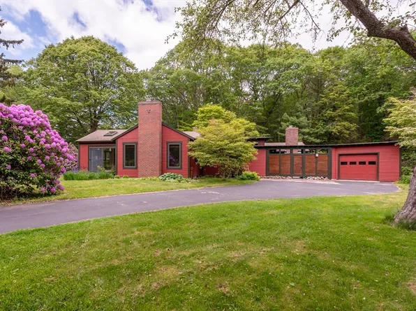 19 Walker Rd, Manchester, MA 01944