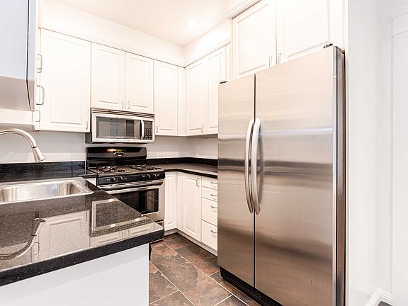 3rd image of 2845 Pierce St APT 102