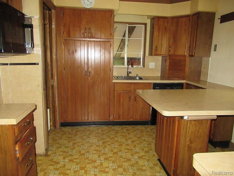45062 Custer Ave, photo 3