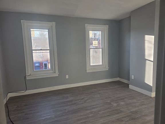 4th image of 180 Walnut Ave #1