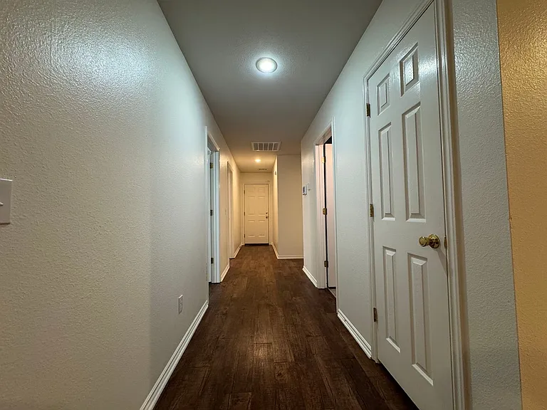 1584 N Willowbrook Dr — Photo 8