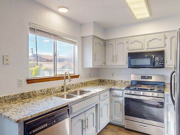 3rd image of 221 Avalon Pl NW