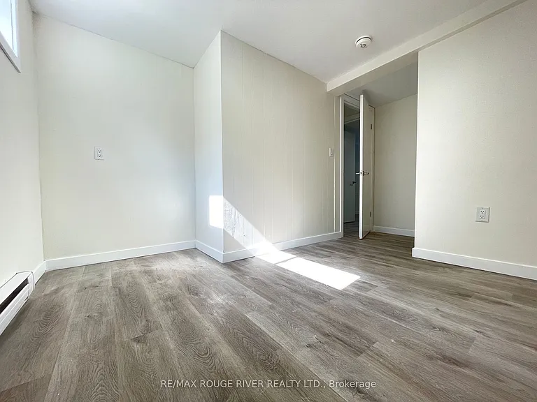 95 Diffin Dr — Photo 21