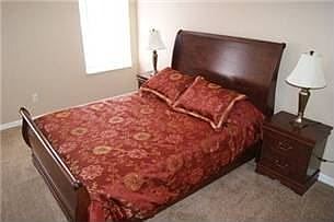 FK3T1232SB-queen-bedroom