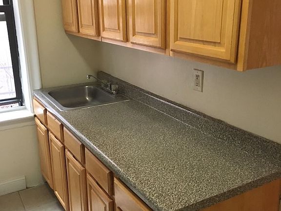 4th image of 320 Fairmount Ave APT 302
