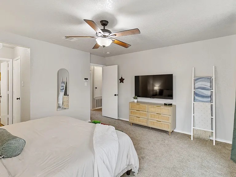 4611 Adkins Trl — Photo 7