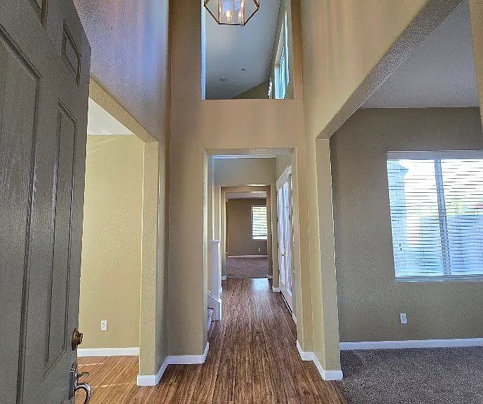 4225 N Del Rey Ave — Photo 2