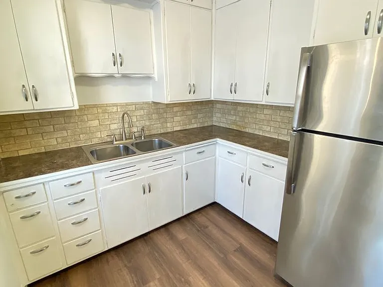 1511 Oregon St — Photo 6