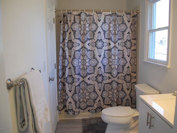 5th image of 2327 Forest Grove Ave