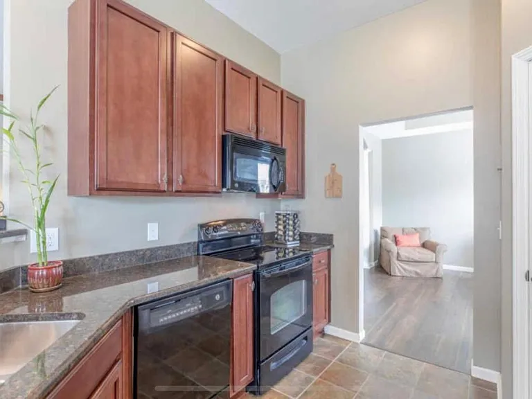 1425 Carylake Cir — Photo 5
